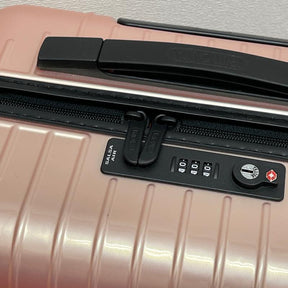リモワ　アメリカ限定サルサエアー　U820.90.15.5 　中古美品　32リットル　4輪