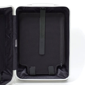 リモワ エッセンシャル　832.53.66.1　キャビン　37L　在庫商品　ホワイト
