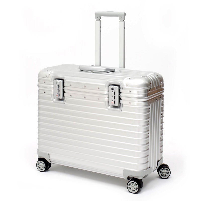 リモワ　パイロット　923.50.00.4　中古商品　34リットル　4輪