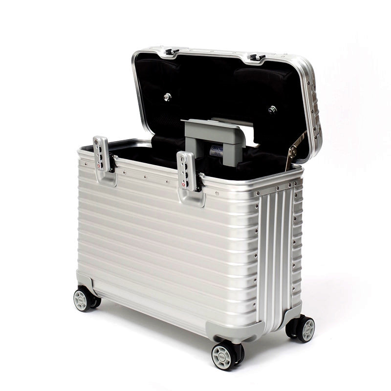 リモワ　パイロット　923.50.00.4　中古商品　34リットル　4輪