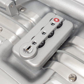 リモワ トパーズ　923.40-1　中古商品　26リットル　4輪