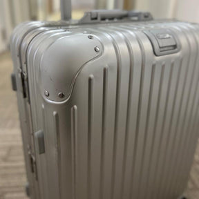 リモワ　トパーズ　932.56-4　中古美品　45リットル　4輪