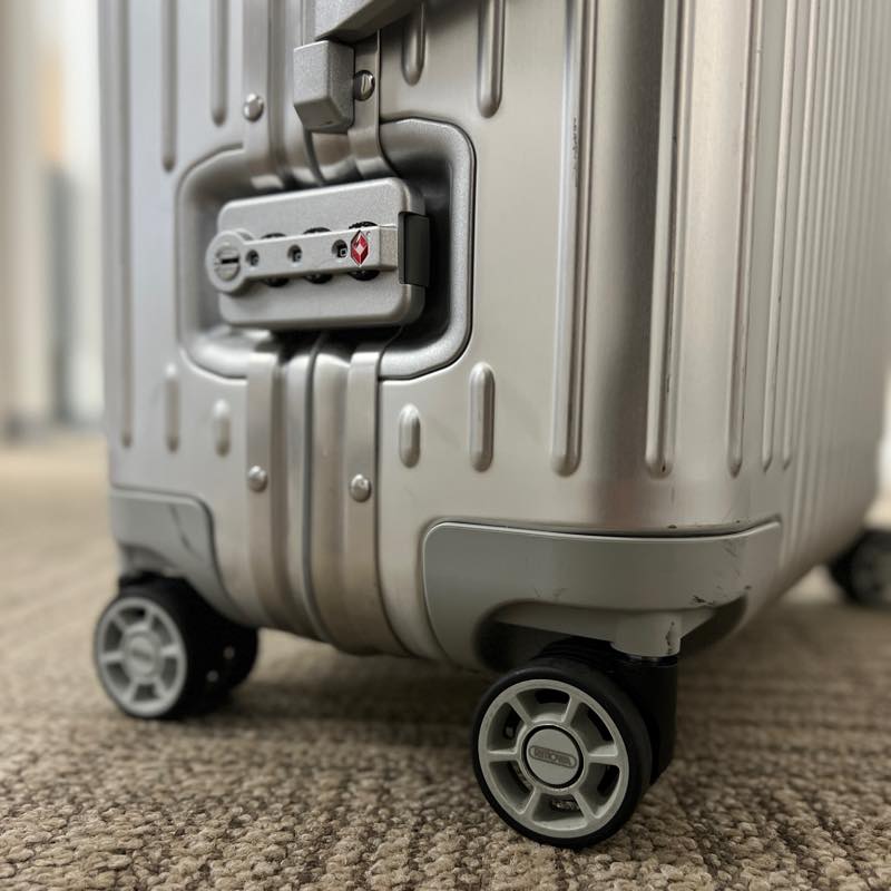 リモワ　トパーズ　932.56-2　中古商品　45リットル　4輪