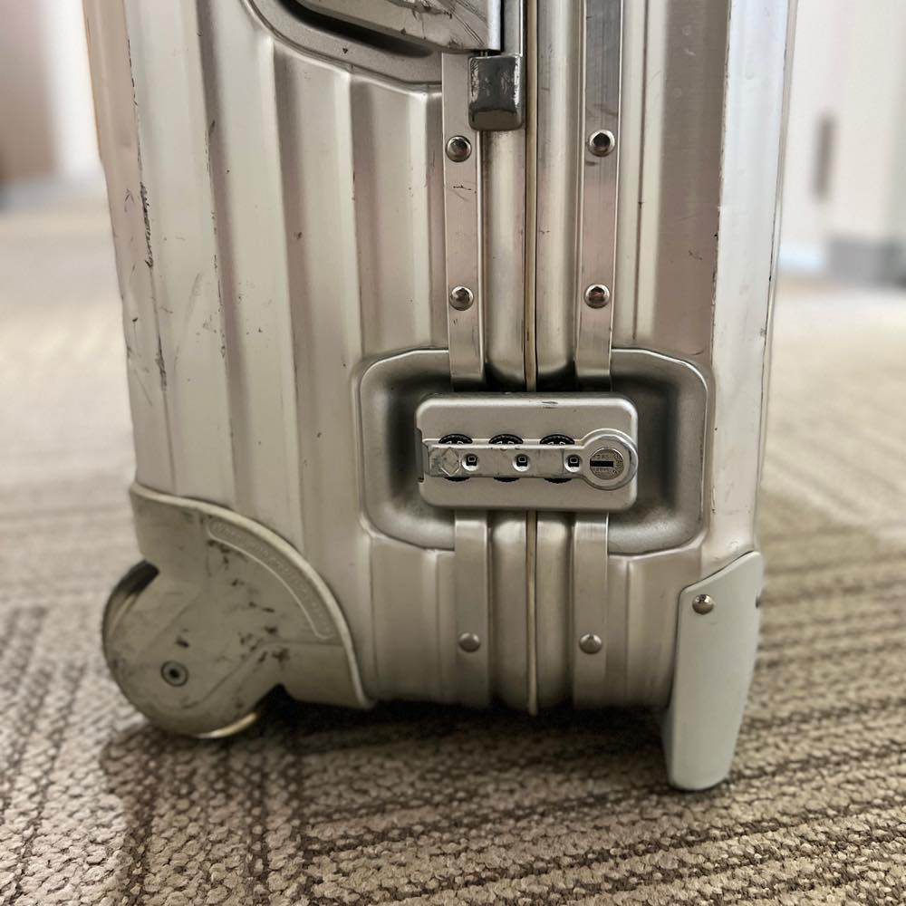 リモワ　トパーズ　中古商品　U930.63-4　63リットル　2輪