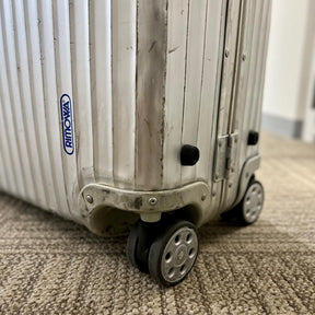 リモワ　トパーズ　中古美品　932.77-8　104リットル　4輪