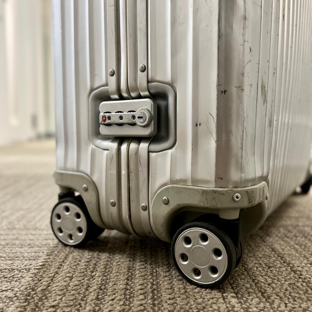 リモワ　トパーズ　中古商品　932.77-7　104リットル　4輪