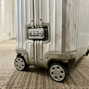 リモワ　トパーズ　中古商品　932.77-7　104リットル　4輪