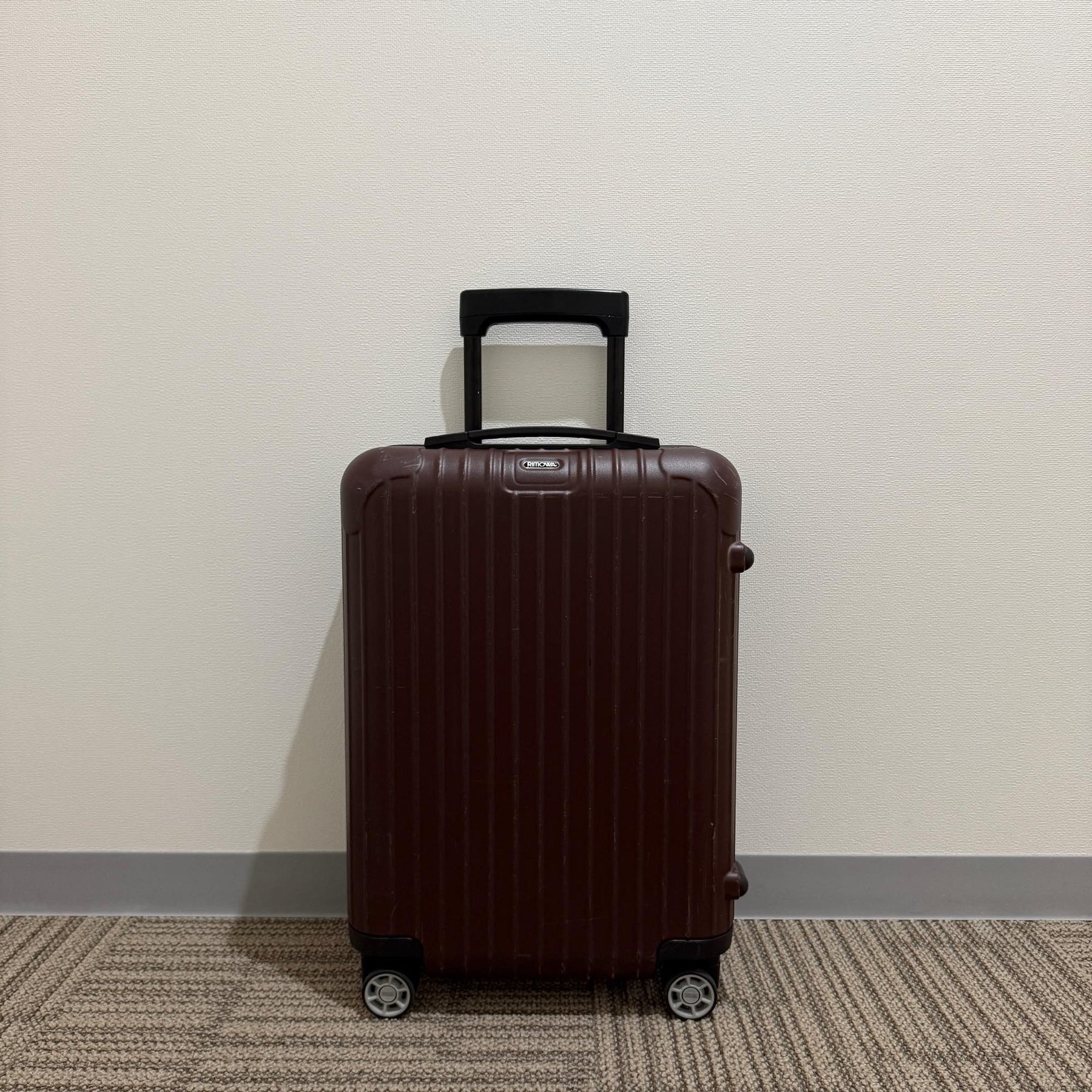 リモワ　サルサ　810.52-8　中古美品　カルモナレッド　32リットル　4輪
