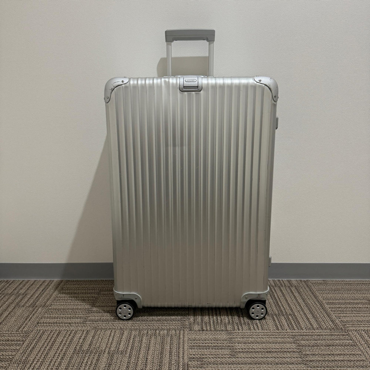 リモワ　トパーズ　中古美品　932.77-8　104リットル　4輪