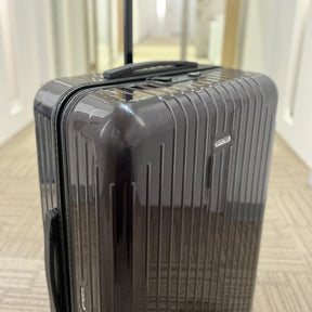 リモワ　サルサエアー　820.90　63リットル　中古商品　4輪