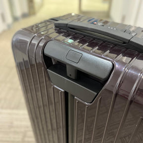 リモワ　サルサエアー　820.90　63リットル　中古商品　4輪