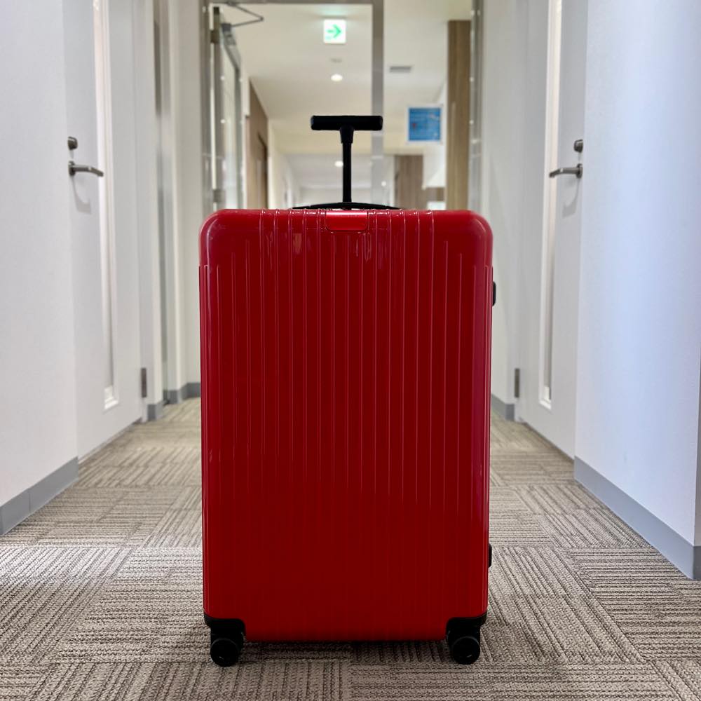 リモワ　エッセンシャルライト　823.73.65.4　チェックインL 中古美品 レッド