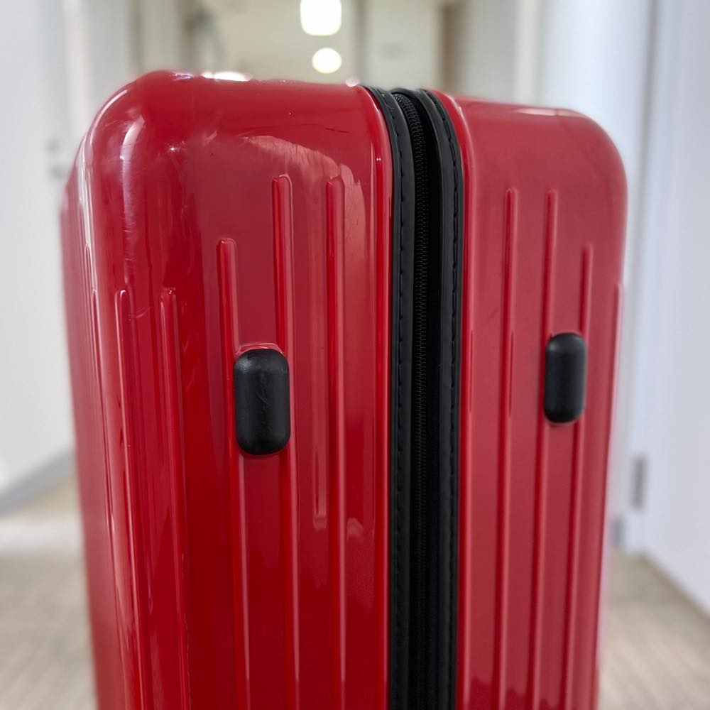 リモワ　エッセンシャルライト　823.73.65.4　チェックインL 中古美品 レッド