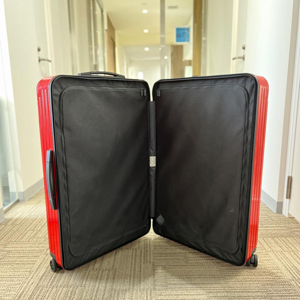 リモワ　エッセンシャルライト　823.73.65.4　チェックインL 中古美品 レッド