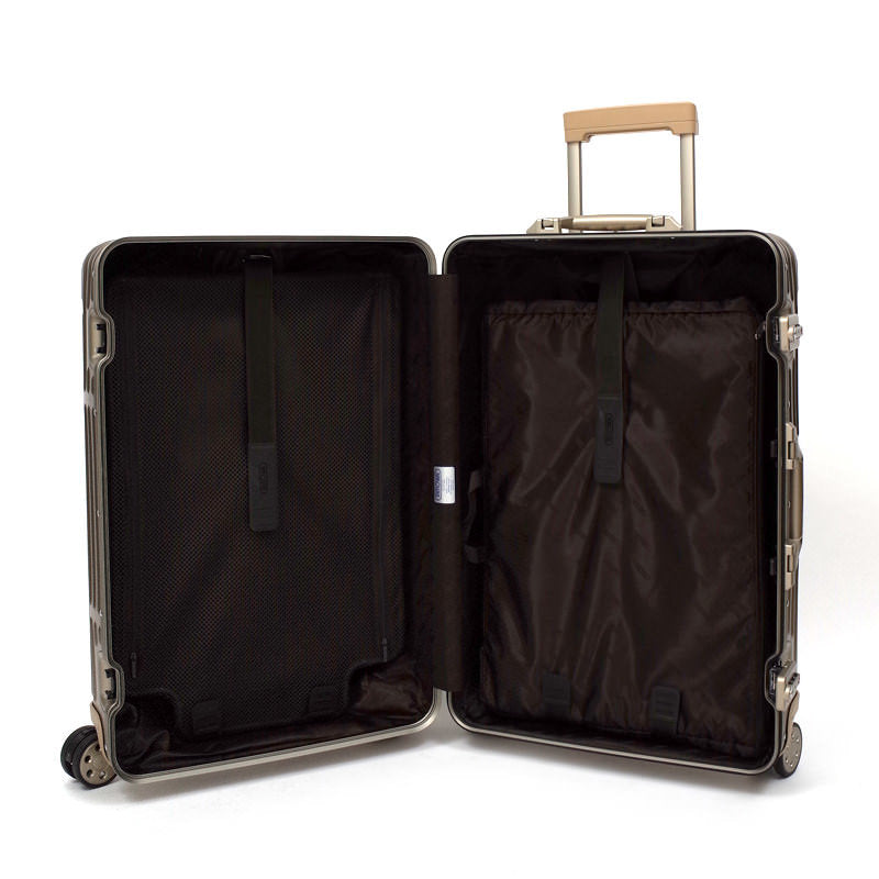 リモワ　トパーズ チタニウム　中古美品　924.63.03.4-2　64リットル　4輪