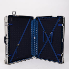 リモワ　シルバーインテグラル　中古商品　927.77-2　104リットル　4輪