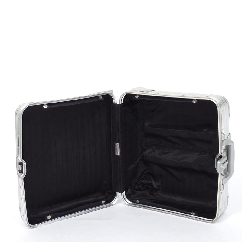 リモワ　トパーズ　中古商品　U928.40-2　23リットル　2輪