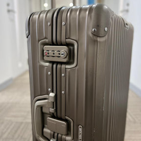 リモワ　トパーズ　945.63-2 　中古商品　64リットル　4輪