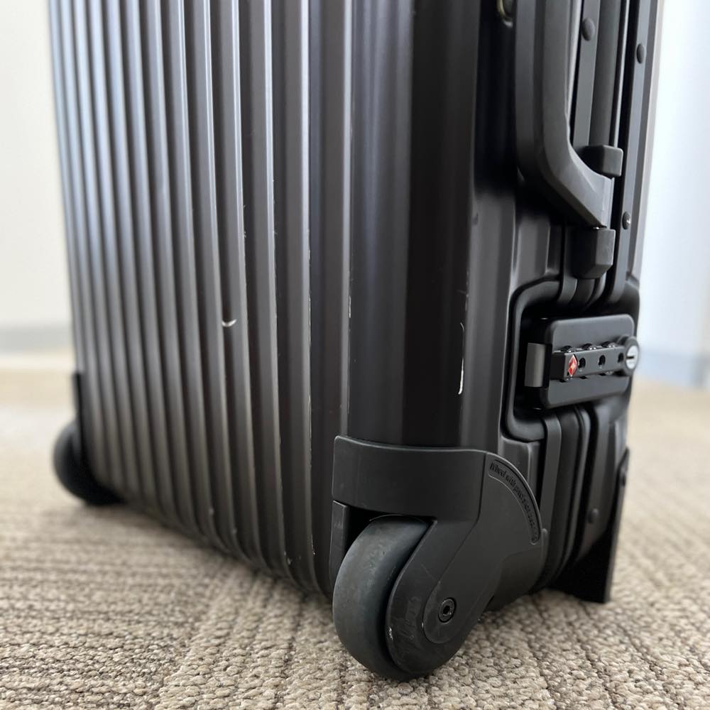 リモワ　トパーズ ステルス　986.11-2　32リットル　中古商品　2輪