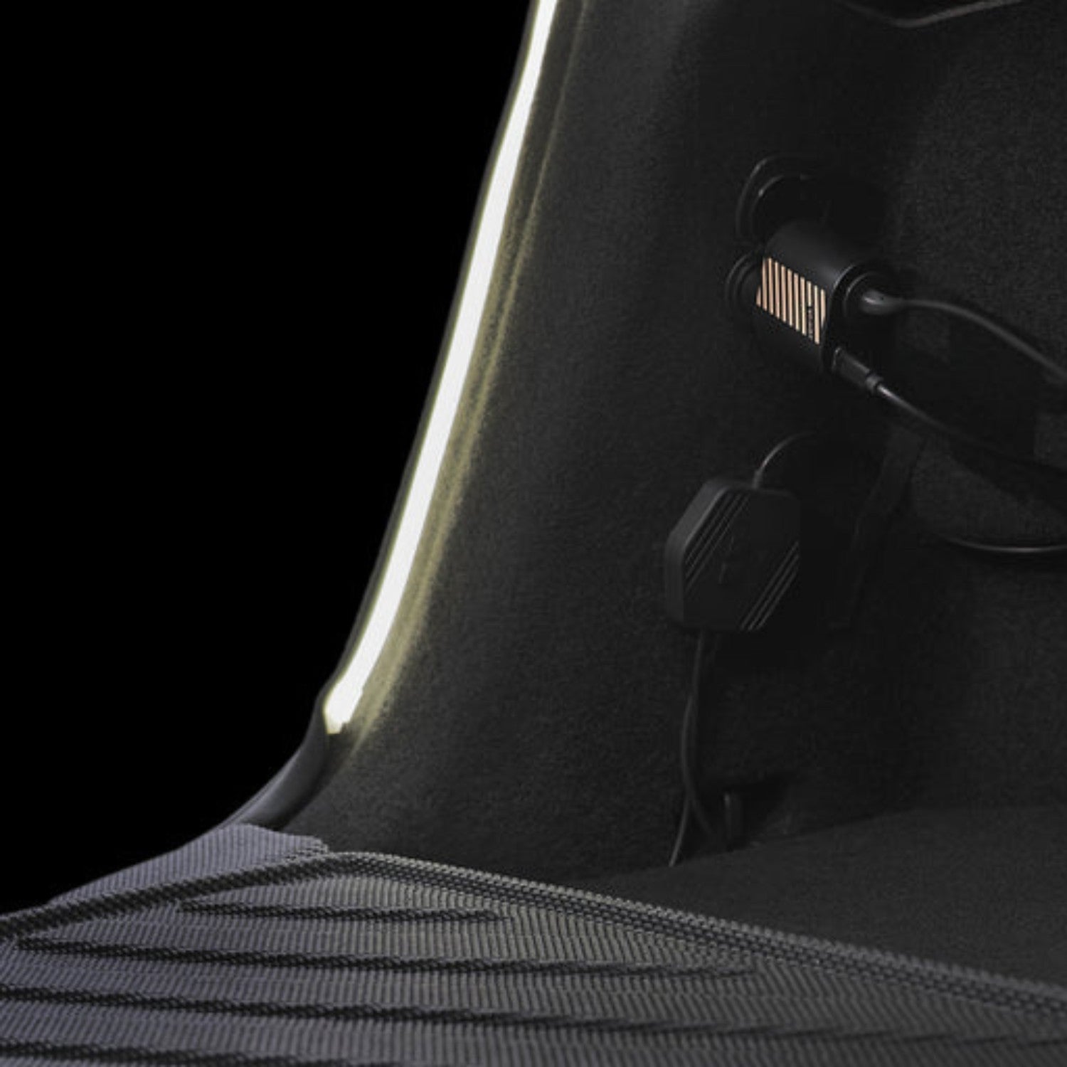 JOWUA テスラ モデルY トランク アンビエントライト - USB-C LEDストリップ